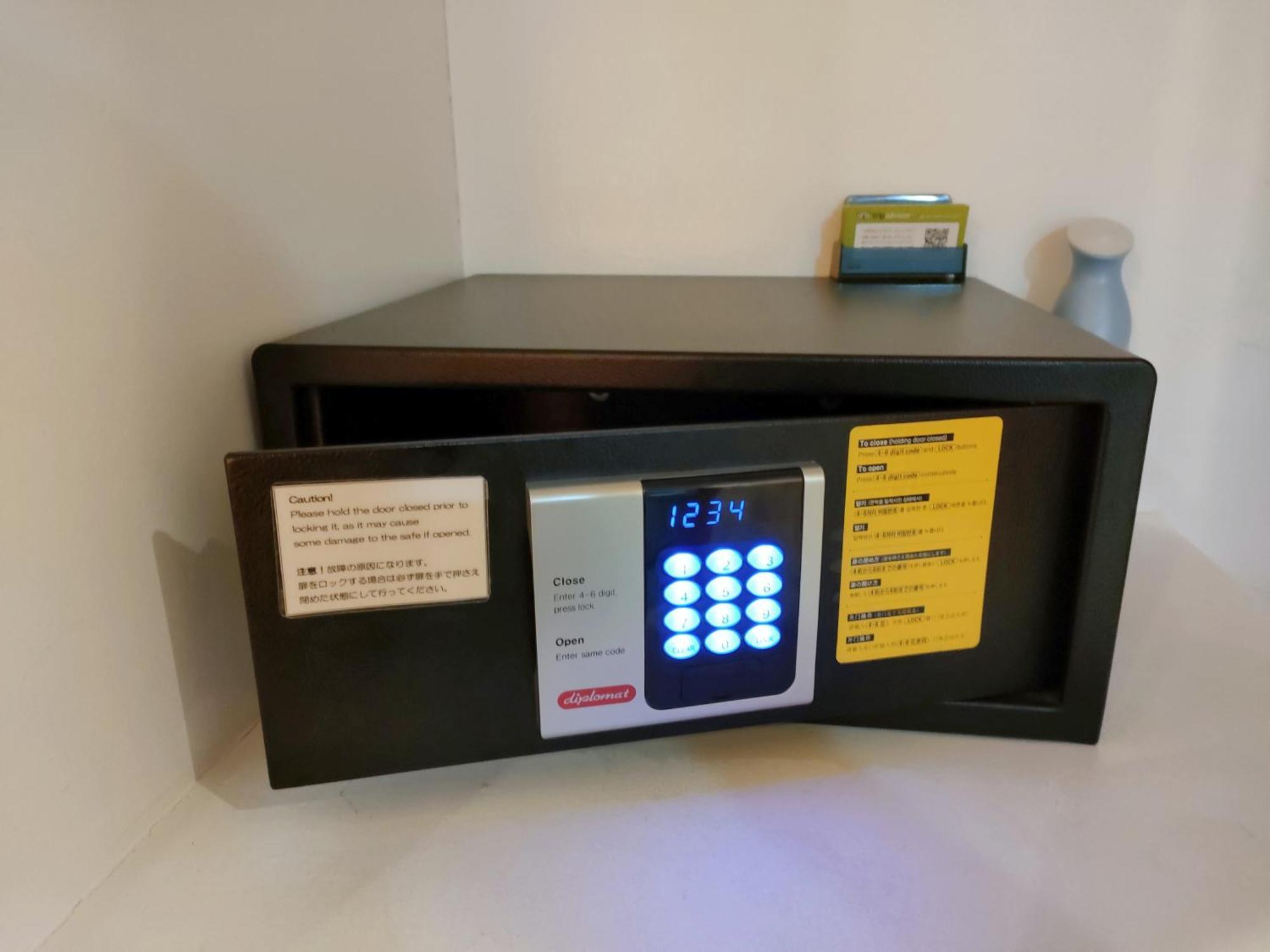 ホテル ガーデン パレス ダウンタウン コロール 部屋 写真
